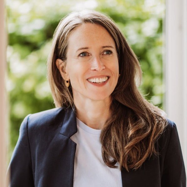 Dipl.-Kffr. Dr. Fiona Peters